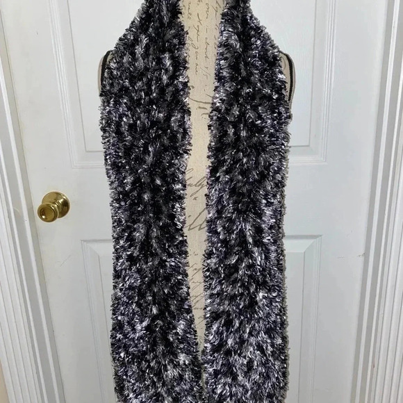 Scarf- black and gray - Picture 1 of 2